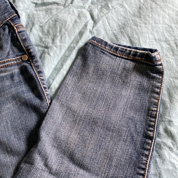 Torrid medium wash stretch denim low-mid rise skinny - Picture 5 of 6